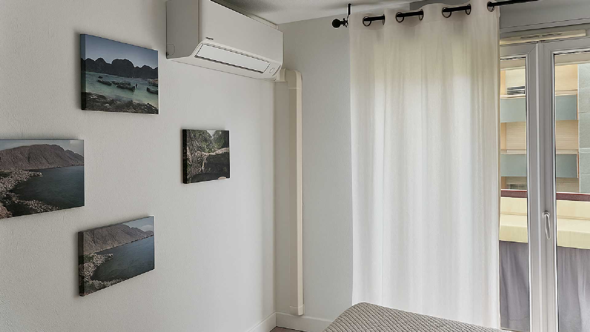 Installation d’une climatisation murale dans un salon d’appartement à Toulouse